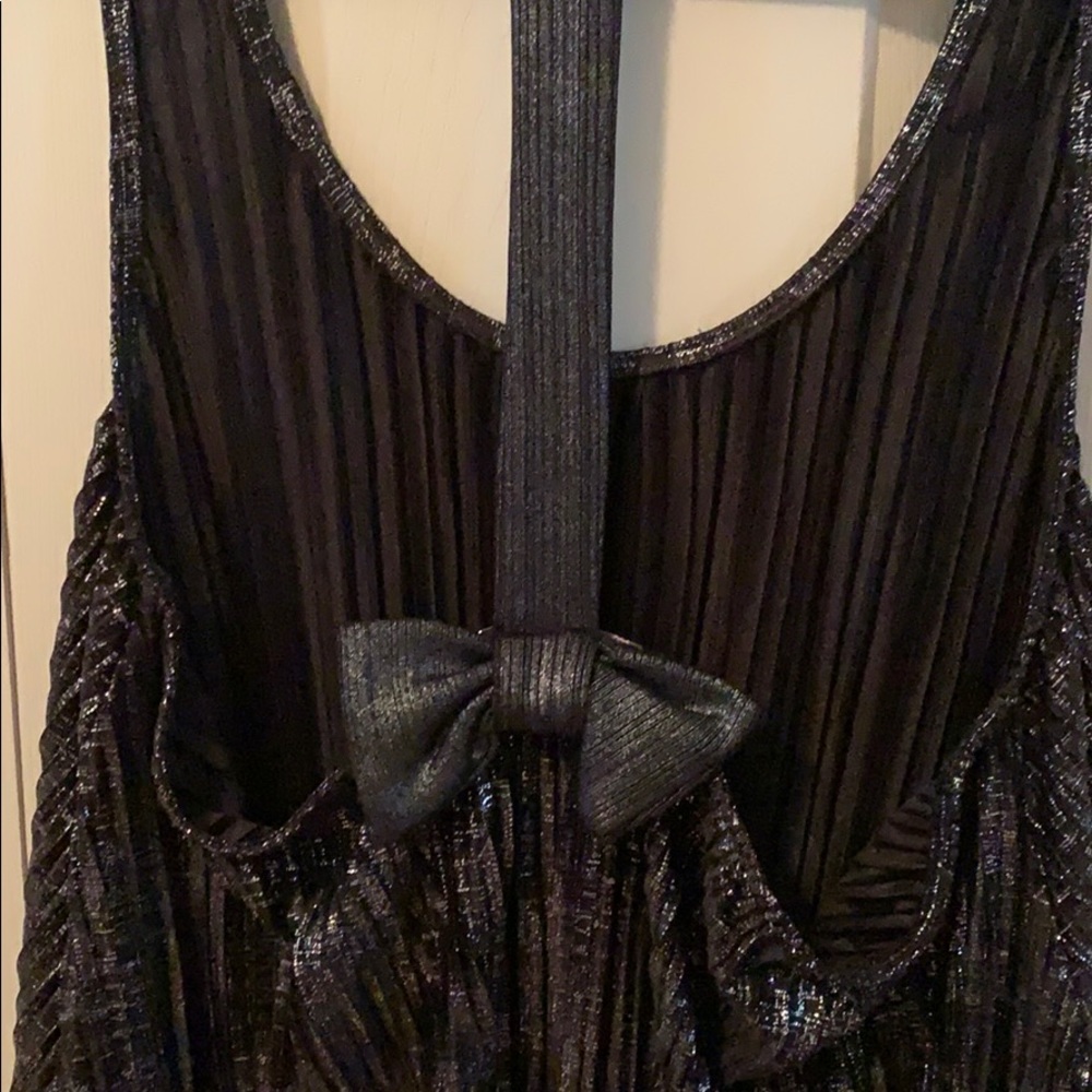 Black silver crinkle t-back tank with bow